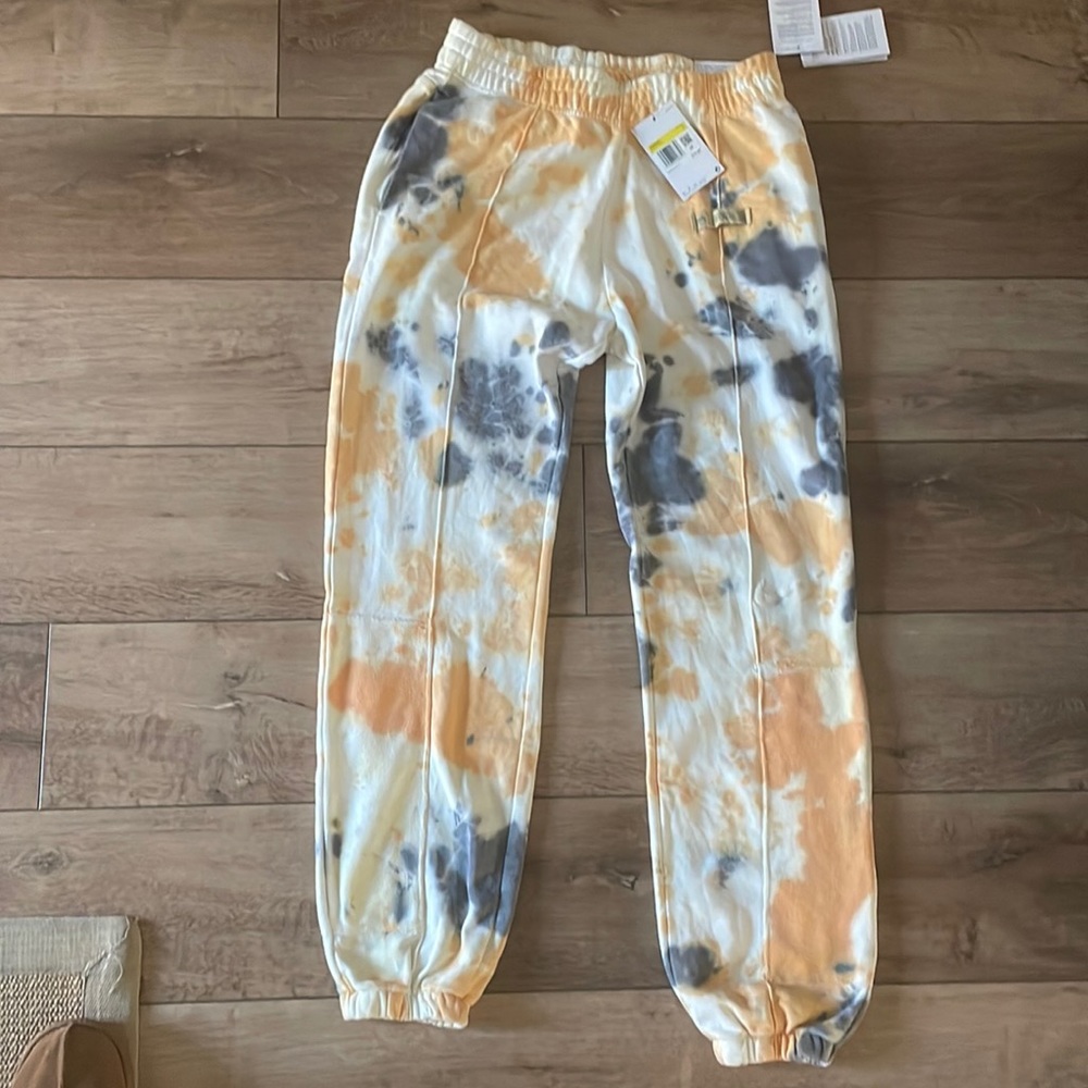 Nike Loose Fit Mid Rise sweatpants- small